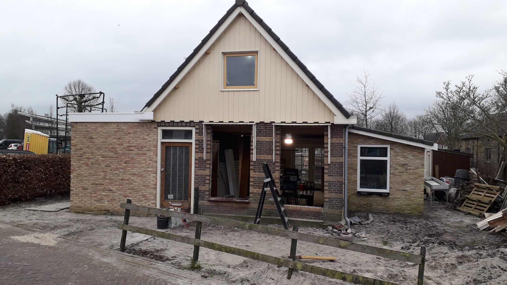 Gerealiseerde aanbouw voorgevel